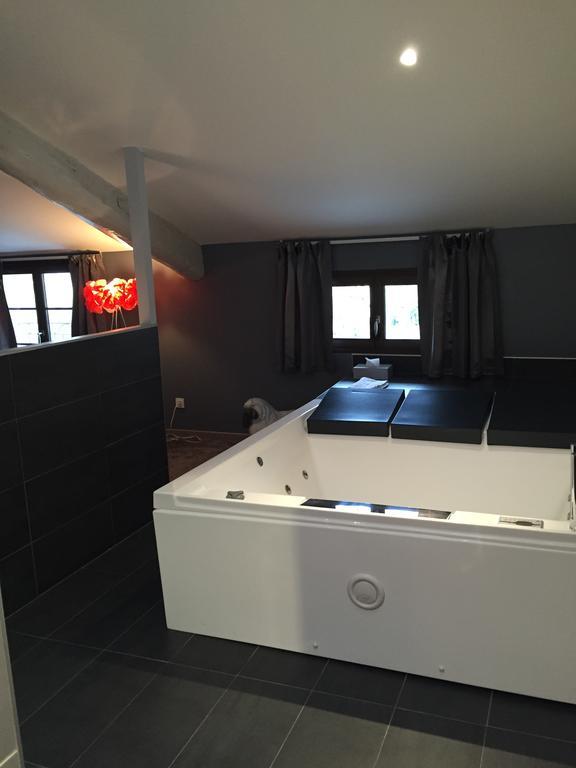 Au Lavoir Colombiers  Room photo