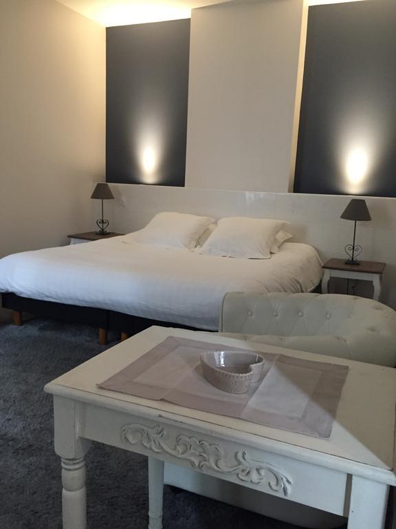 Au Lavoir Colombiers  Room photo