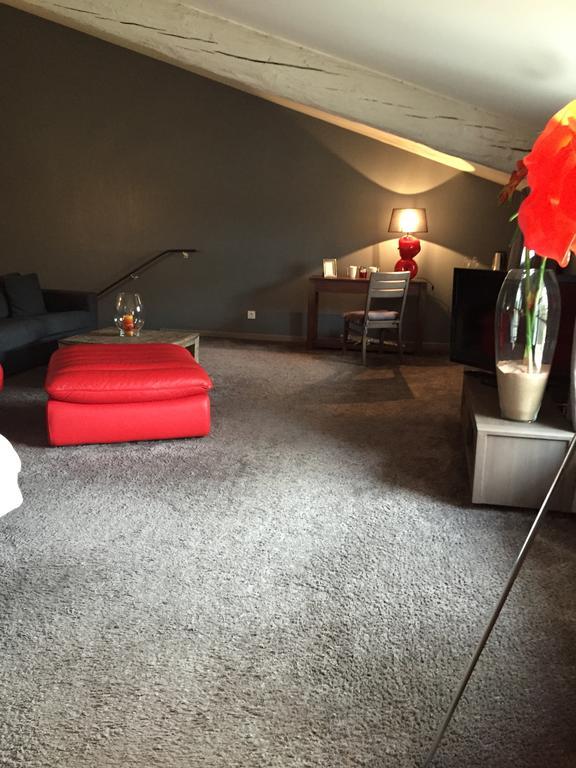 Au Lavoir Colombiers  Room photo