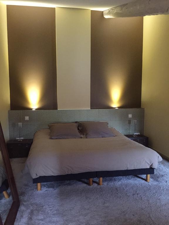 Au Lavoir Colombiers  Room photo